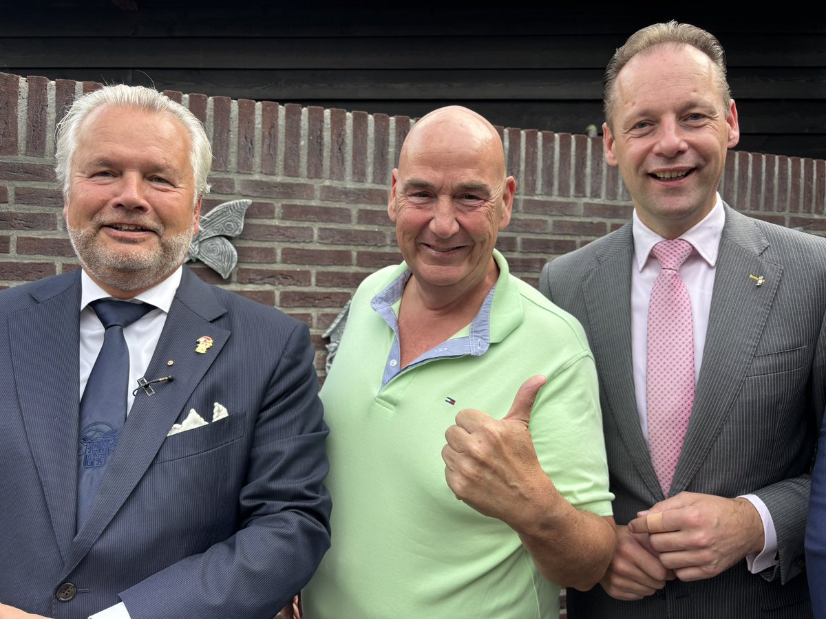 Big Benny ontvangt in november 2025 de Gouden Narrenkap van de <a href="/SLV_Limburg/">SLV Limburg</a>