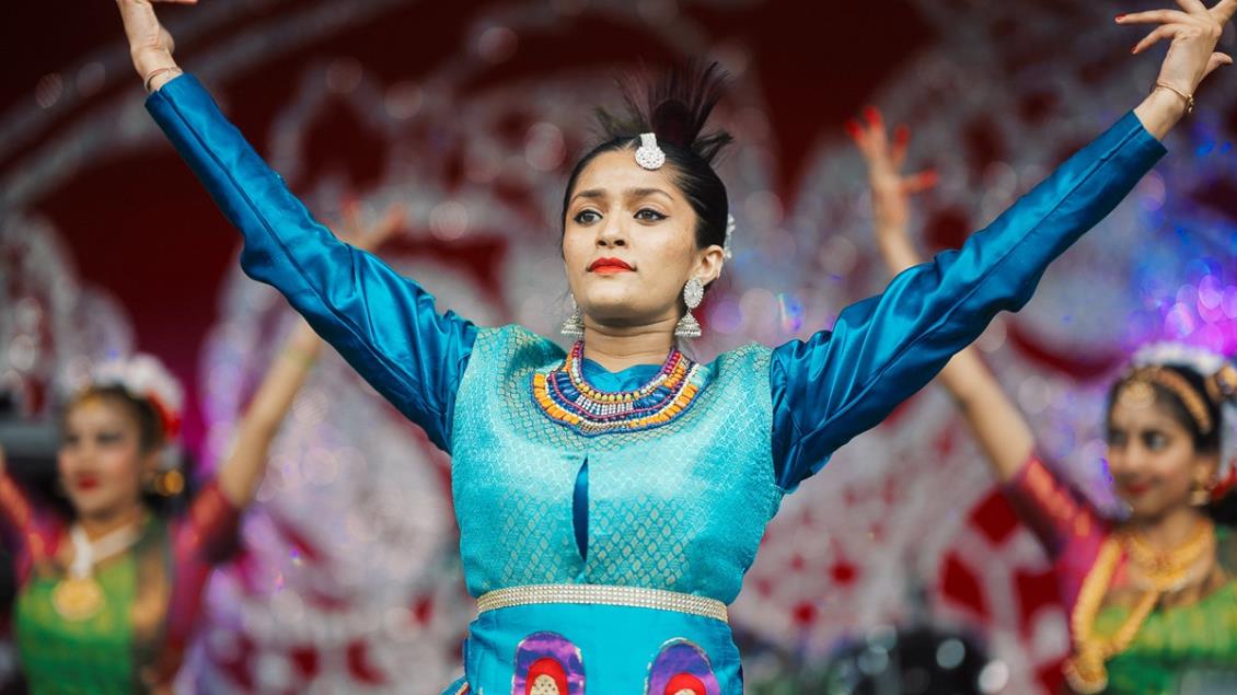 ClickwallaUK's tweet image. Experience the vibrant celebration of South Asian culture at Glasgow Mela 2025, Scotland’s largest multicultural festival, on Sunday, June 22, from 12 PM to 8 PM at Kelvingrove Park. Enjoy live music, dance performances, global cuisine, artisan crafts, and family-friendly…