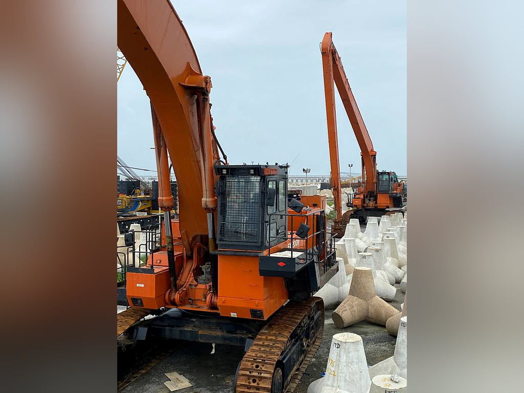 eurodozer's tweet photo. НОВЫЕ ПОСТУПЛЕНИЯ
Наименование: Карьерный гусеничный экскаватор    
Тип: Гидравлический полноповоротный    
Вид: Длиннорукий с обратной лопатой    
Марка / модель: HITACHI EX1200 – 7 Long reach (Tata Hitachi EX 1200V)    
https://t.co/0gFJr6xzuB https://t.co/SpN0G3QvOm