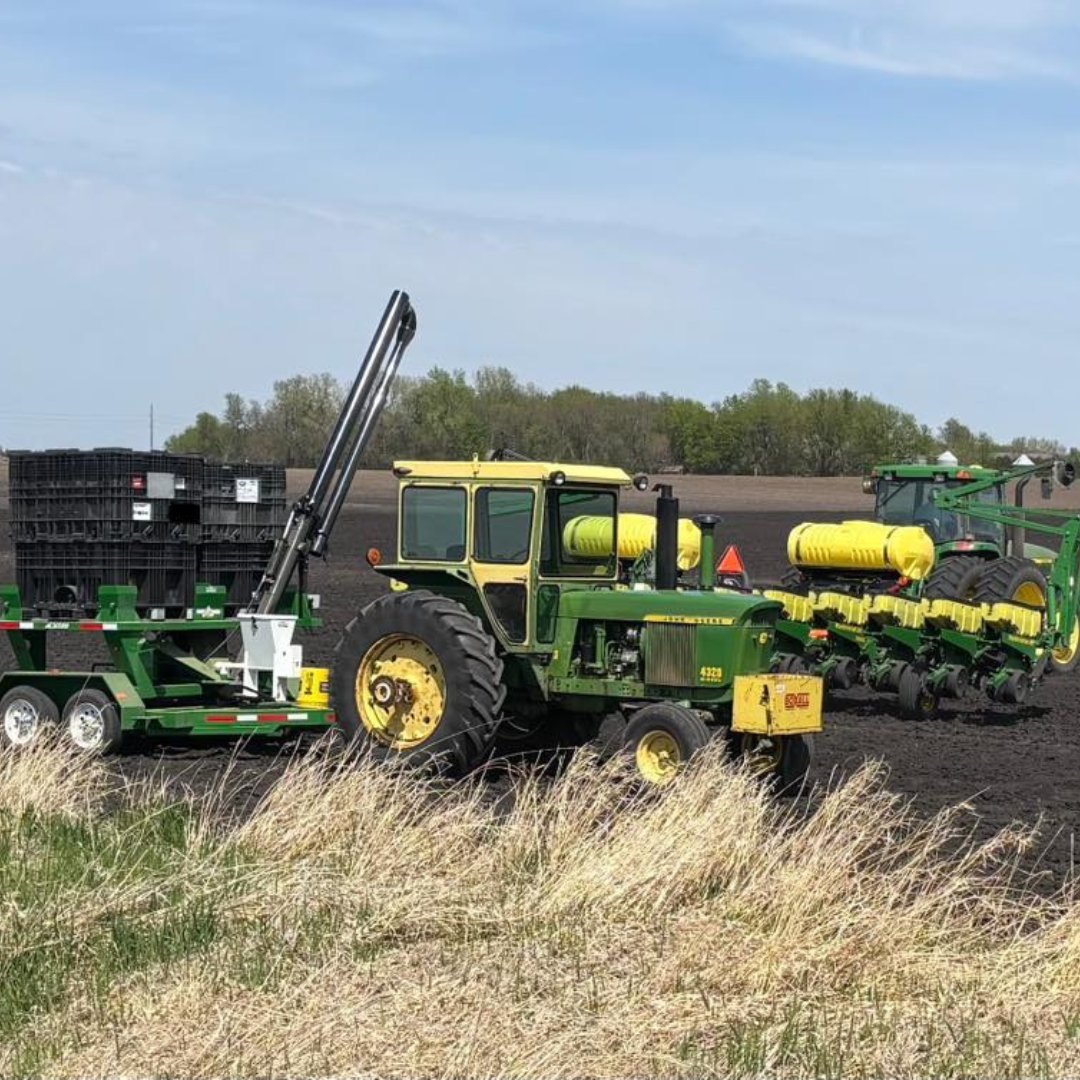 Excited to see these pics of our strong 💪 lineup going into Minnesota fields during #PlantNK25! 

📸 credit: Cody Baer and Cody Carlson