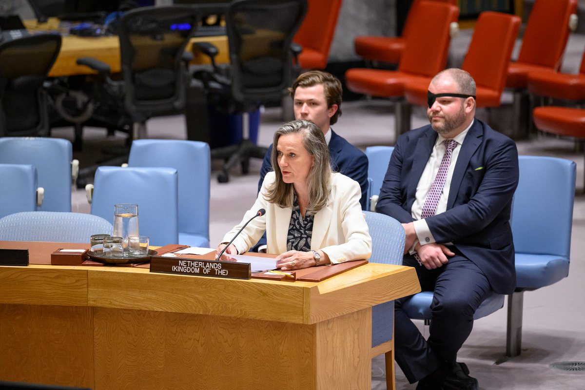 “Maritime transport is not just a mode of transit, it is the backbone of the global economy”

At the UN #SecurityCouncil session on maritime security, #KingdomNL’s PR spoke on behalf of the #BeNeLux 🇧🇪🇳🇱🇱🇺

We need strong rules, safe seas and teamwork to protect our oceans.