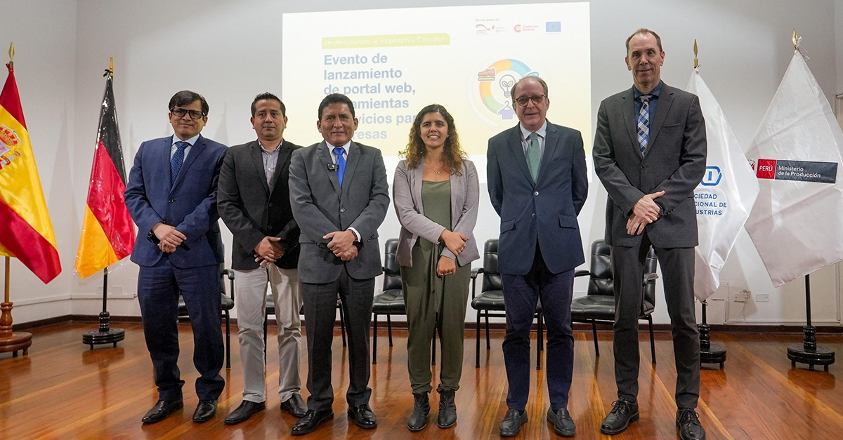 CITEccal's tweet photo. 😉 UT Textil presentó productos elaborados con mermas de producción durante el evento de lanzamiento de los nuevos servicios enfocados en economía circular que ofrecerá el ITP
#NotaDePrensa: https://t.co/Ww2zx3Ut1N https://t.co/DiIuBONprk