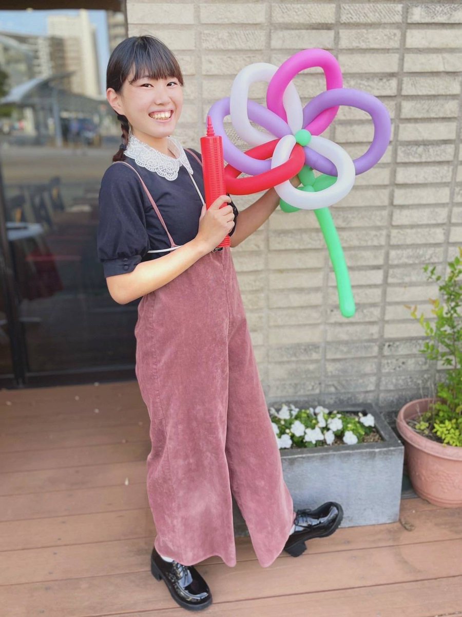 currybeer_fes's tweet photo. \参加アーティストのご紹介/

⸜🕺⸝さくぽん

細長い風船(バルーン)を使い、可愛い動物やキャラクターを作っていきます！何ができるか最後までお楽しみに…♪

@sakupon_balloon https://t.co/H6YZOOhjie