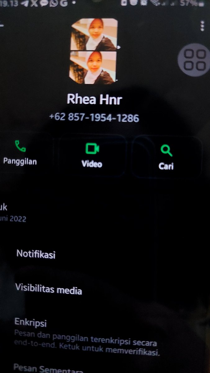 Hiverse_id's tweet photo. Aku ga tau yang ada di pict itu foto dia atau bukan. Mohon untuk yang kenal dia rl or punya acc lain tolong beritahu kalau dia masih punya tagihan dan jajanan di go hiverse https://t.co/s8x9TT02za