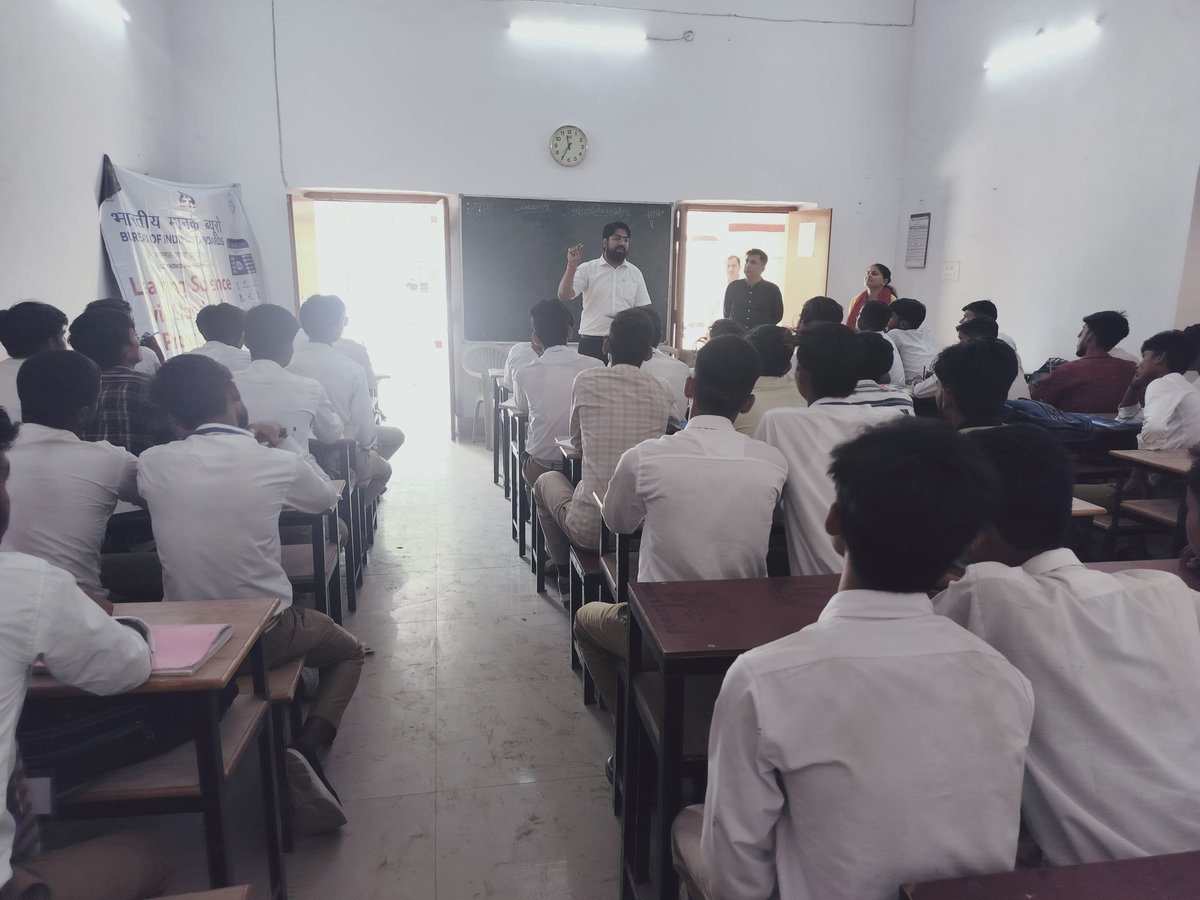 BIS_LKO's tweet photo. #BISLKBO conducted #LSVS program in colleges across various districts namely GGIC Gomtinagar, GIC Lakhimpur, GHS Pipri, GHS Bheetha, GIC Bbk, GHS Hardoi etc.
BIS aims to instill curiosity and quality awareness by interactive activities like quizzes, workshops among students. https://t.co/WVmIcFhmB6