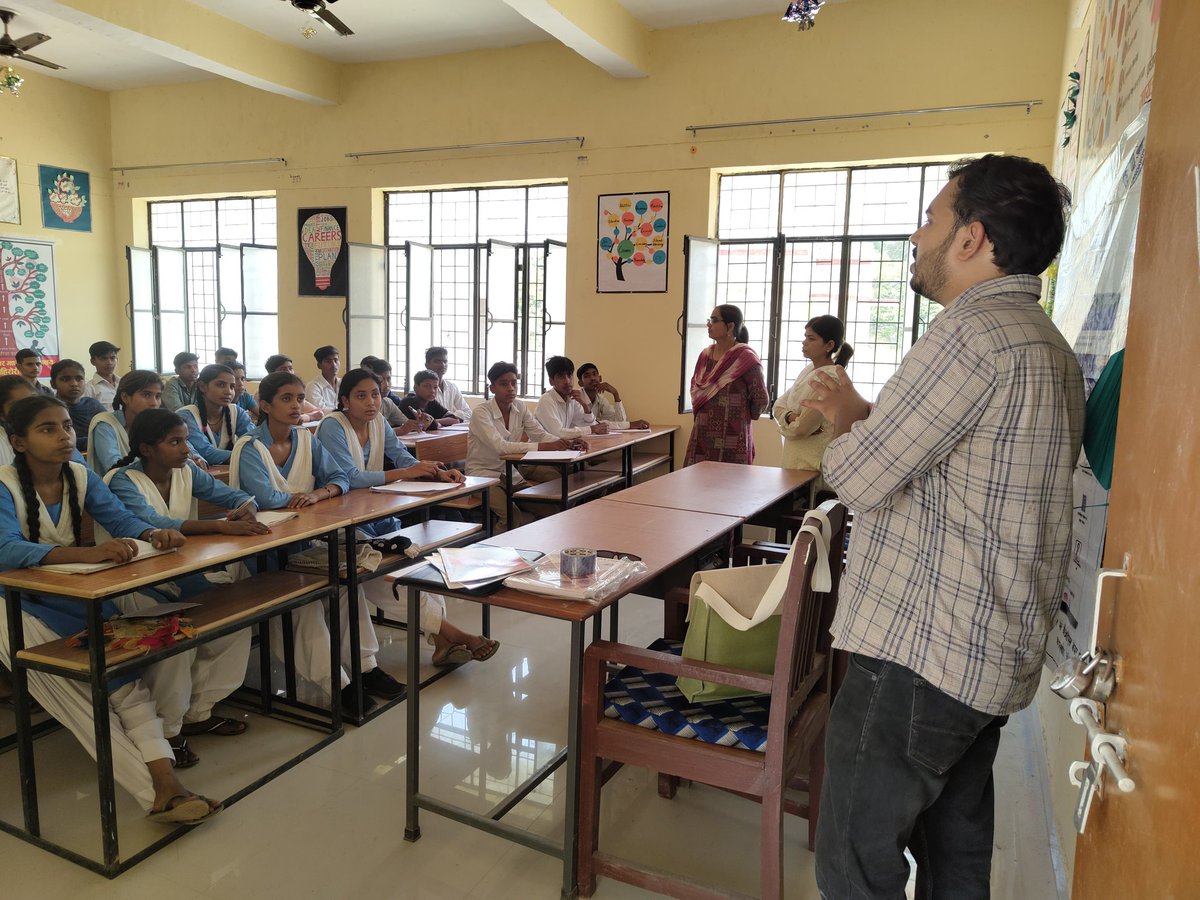 BIS_LKO's tweet photo. #BISLKBO conducted #LSVS program in colleges across various districts namely GGIC Gomtinagar, GIC Lakhimpur, GHS Pipri, GHS Bheetha, GIC Bbk, GHS Hardoi etc.
BIS aims to instill curiosity and quality awareness by interactive activities like quizzes, workshops among students. https://t.co/WVmIcFhmB6