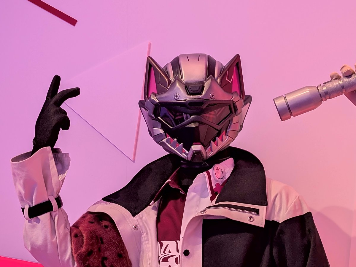 にじさんじの東のヒーロー「Oriens（オリエンス）」から、赤城ウェンさん、宇佐美リトさん、緋八マナさん、佐伯イッテツさんのフェイスマスク。目の前で見ると破壊力がすごい #にじフェス展