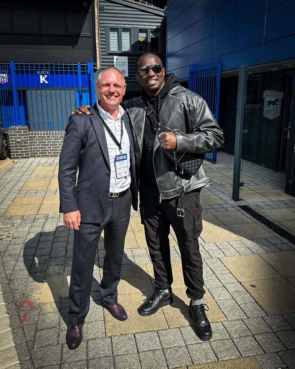 Integauto's tweet image. Paul first sold a car to Dillion Whyte seven years ago and they've kept in touch ever since.

Last Wednesday, they met at Portman Road during the press conference for @FabioWardley's upcoming fight — and it was great to hear that he’ll be fighting on the undercard!