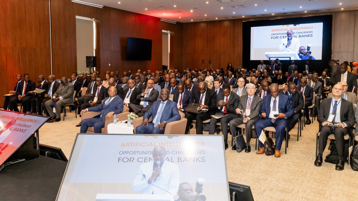 jckbrou's tweet photo. J’ai eu l’honneur de présider, ce 21 mai 2025 à Dakar, la Conférence internationale sur le thème : « L’intelligence artificielle : opportunités et défis pour les Banques Centrales ».

La rencontre était placée sous le parrainage du Premier Ministre de la République du Sénégal, son Excellence Monsieur Ousmane SONKO, représenté à cette occasion par le Ministre des Finances et du Budget. La Conférence a réuni des Gouverneurs et représentants de plusieurs Banques Centrales, des Institutions financières et académiques, ainsi que des Experts du secteur bancaire et financier, autour des enjeux liés à l’émergence de l’intelligence artificielle (IA), dans la mise en œuvre des politiques économiques, et de manière plus spécifique, dans les missions des Banques Centrales, surtout en matière de politique monétaire et de stabilité financière.

Cette Conférence vise à offrir un cadre d’échanges permettant aux Banques Centrales et Institutions partenaires de partager leurs expériences et réflexions, en vue de l’élaboration ou de l’enrichissement de leurs feuilles de route respectives en matière de déploiement de l’IA dans leurs activités.

L’intelligence artificielle (IA) constitue une révolution technologique majeure, dont les implications touchent déjà de nombreux secteurs. Pour les Banques Centrales, son appropriation, encore à un stade préliminaire, exige une approche rigoureuse, fondée sur une analyse stratégique et opérationnelle approfondie.
Dans cette perspective, la BCEAO a mis en place, en juillet 2024, le Comité de Réflexion sur l’Intelligence Artificielle (CRIA), chargé d’élaborer une feuille de route pour un déploiement maîtrisé et bénéfique de l’IA au sein de l’Institut d’émission.

#JeanClaudeKassiBrou #BCEAO #UMOA #UEMOA #ABCA #BanquesCentrales #ConférenceInternationale #Stabilité #Monnaie #Economie #Intégration #PolitiqueMonétaire #IntelligenceArtificielle #TransformationDigitale #InnovationFinancière