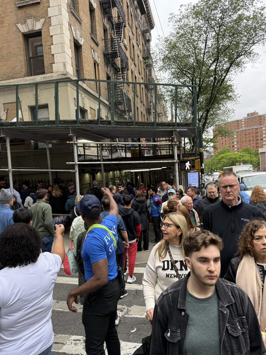 ADM11261's tweet photo. @columbia @nypd Columbia graduation.  Total chaos as Columbia University can’t handle mass crowds wanting to enter the ceremony.  No #nypd presence https://t.co/ot9Qv9kw9o