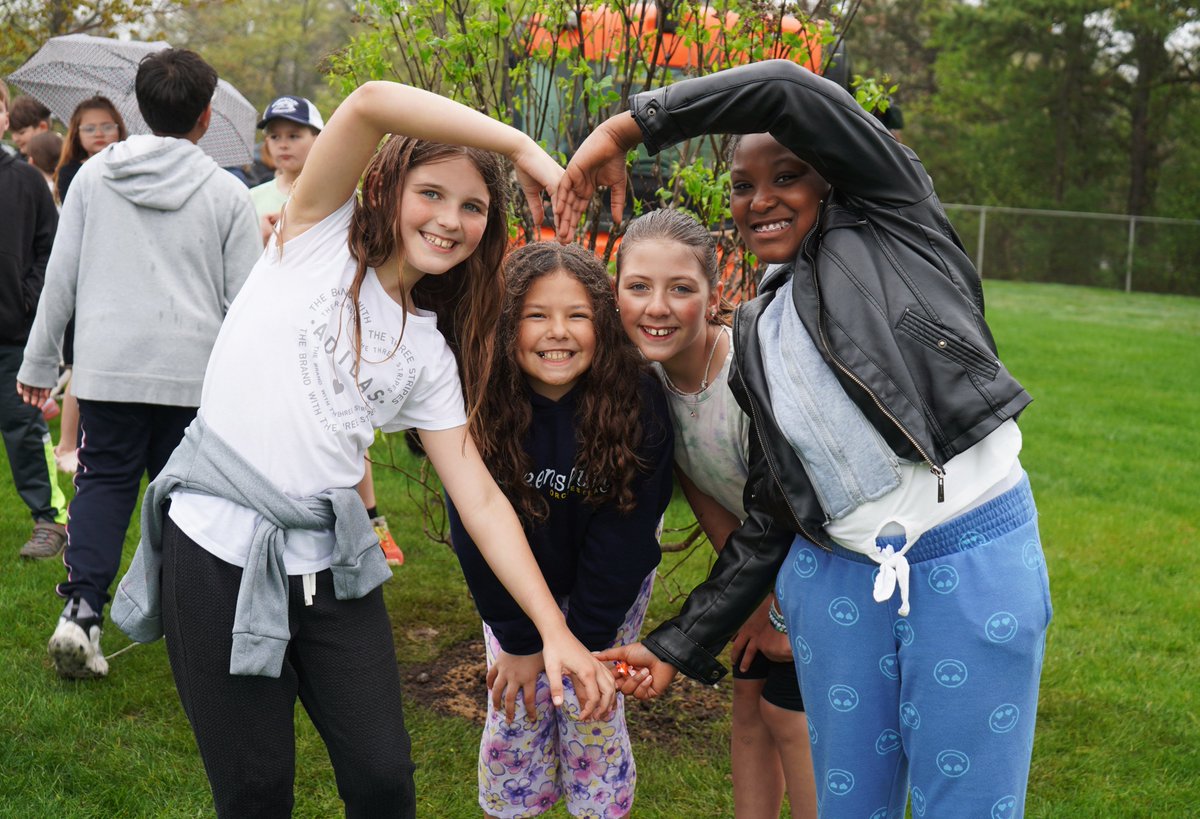 Students from the Queensbury Union Free School District helped plant a purple lilac shrub on May 8 in the campus arboretum. ⭐ Read more at: queensburyschool.org/article/2227070
#QUFSD #qufsd #warrencountyny