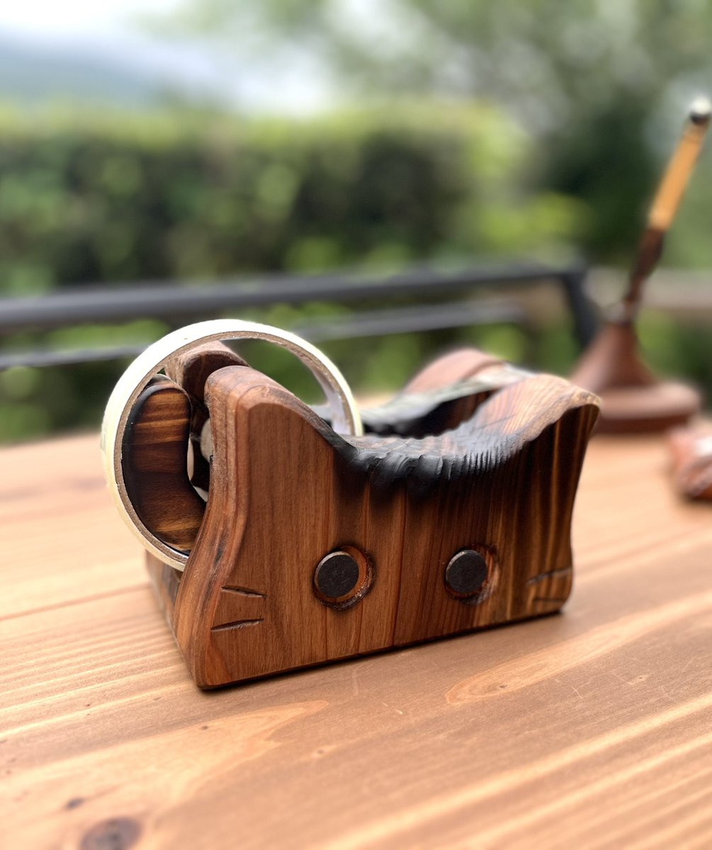SantaPa888's tweet photo. しっぽが回る！無垢材の猫テープカッター
テープカッター自体の需要がどのくらいあるのか🤔
#試作1号
#変わったもの好き
#猫
#目も動く https://t.co/EsWeGrGEoS