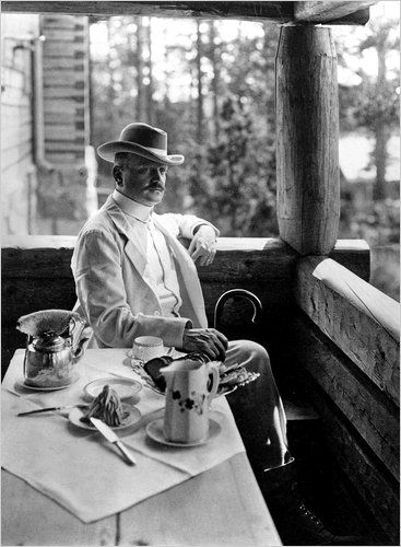 ClassicalHQ's tweet photo. Celebrating International Tea Day with the ever-refined Jean Sibelius — because great composers know the value of a thoughtful pause! 🫖
https://t.co/mZT5WQw9dQ
•
#InternationalTeaDay #JeanSibelius #ClassicalComposers #TeaTime #InternetRadio #ClassicalRadio #ClassicalMusic https://t.co/AxTir45bpq