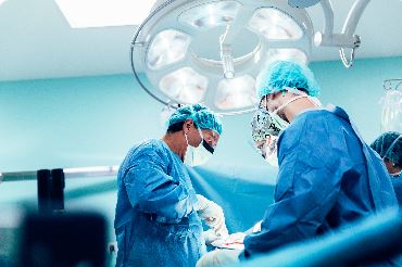 Timing matters: Delays in surgery may increase mortality risk for certain breast cancer subtypes, underscoring the role of timely intervention in treatment planning.
🔗 ascopost.com/news/march-202…
#BreastCancer #Oncology
