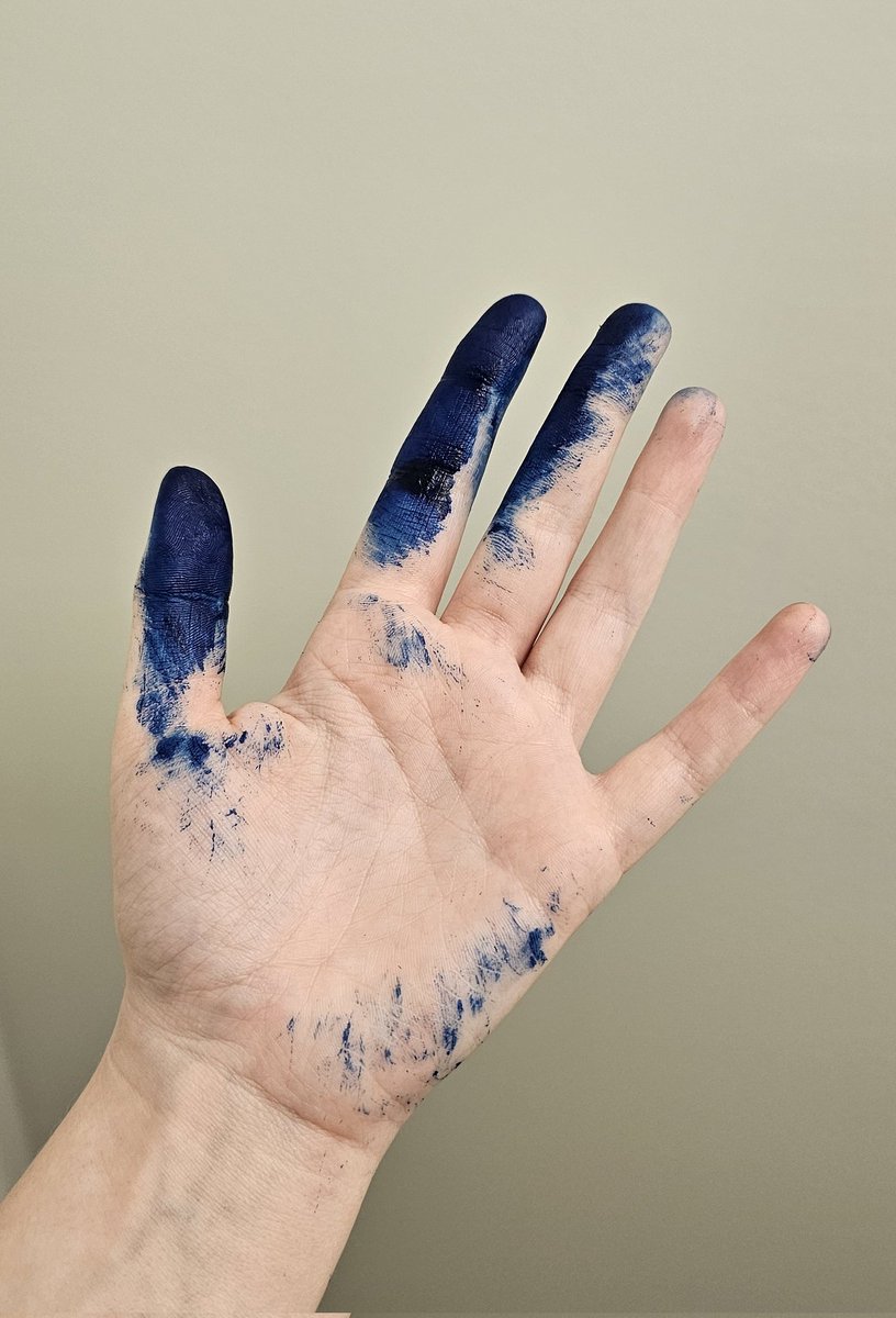 Blue hair is on its way back.. no gloves, unlucky 🥹