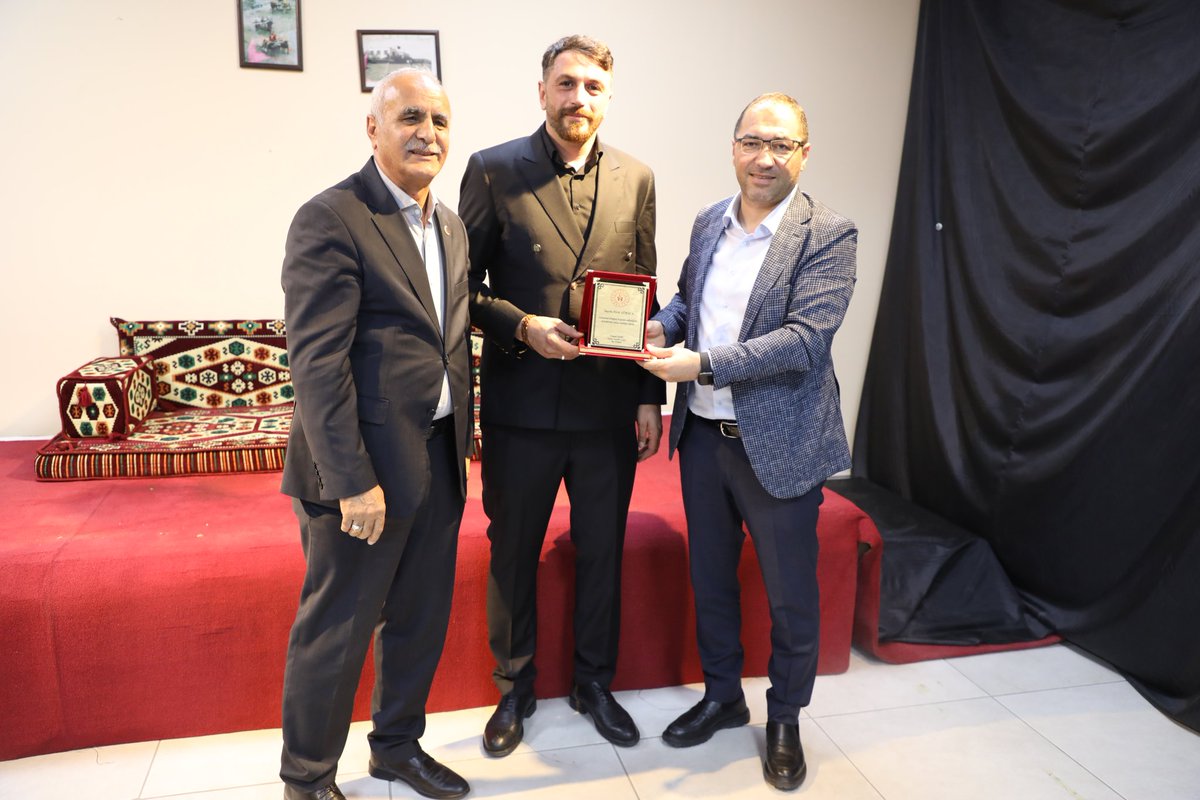 📍Hamur Gençlik Merkezimizde sanatın birleştirici gücüne bir kez daha şahit olduk. 

Resim sergisindeki her kare, tiyatro sahnesindeki her performans, gençlerimizin tutkusunu ve emeğini yansıtıyordu. 

Böylesine anlamlı etkinliklere ev sahipliği yapmaktan gurur duyuyoruz!