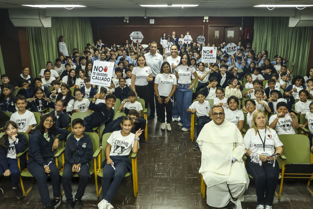 Alcaldía de Chacao (@chacao) on Twitter photo Este #19Mayo <a href="/vanebachrich/">Vanessa de Duque</a>, esposa del Alcalde <a href="/duquegustavoS/">Gustavo Duque Sáez</a>, <a href="/veruzhkaramirez/">Veruzhka Ramirez</a> y el equipo de #WachesVe, asistieron al colegio Santo Tomás de Aquino y Santo Domingo de Guzmán para dictar la charla "Stop Bullying - Los Niños se respetan".
¡La empatía es clave para transformar! Este #19Mayo <a href="/vanebachrich/">Vanessa de Duque</a>, esposa del Alcalde <a href="/duquegustavoS/">Gustavo Duque Sáez</a>, <a href="/veruzhkaramirez/">Veruzhka Ramirez</a> y el equipo de #WachesVe, asistieron al colegio Santo Tomás de Aquino y Santo Domingo de Guzmán para dictar la charla "Stop Bullying - Los Niños se respetan".
¡La empatía es clave para transformar!