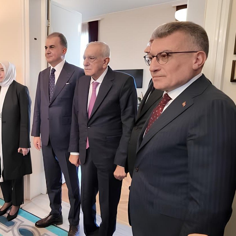ajans_muhbir's tweet photo. AKP, infaz yasasında yapılması planlanan düzenlemeler için Meclis’te DEM Parti ile görüşme gerçekleştirdi. (ANKA) https://t.co/yaGxvo3hGt