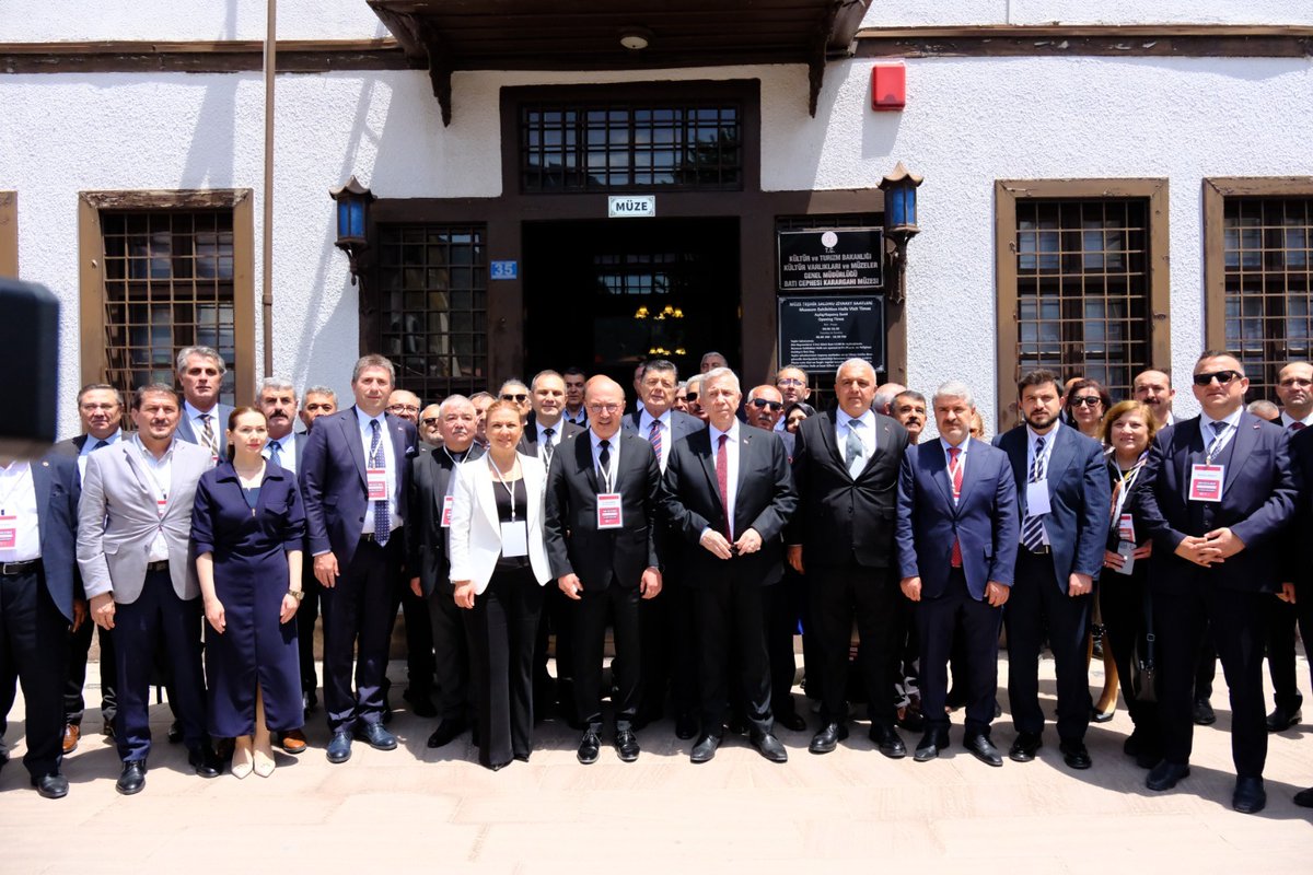aksehir_bld's tweet photo. 🏛️ Tarihi Kentler Birliği Olağan 1. Birlik Meclisi Toplantısı Akşehir’de Gerçekleştirildi!

Ankara Büyükşehir Belediye Başkanı ve Tarihi Kentler Birliği Başkanı Mansur Yavaş (@mansuryavas06) başkanlığında düzenlenen 2025 Yılı 1. Olağan Meclis Toplantısı, tarihi ve kültürel mirasın kalbi olan Akşehir’de gerçekleştirildi.

Toplantı kapsamında, bir milleti ayağa kaldıran süreci kayıt altına alan Millî Mücadele Rotası Projesi de tanıtıldı.🧭

📌Mansur Yavaş: “Bu yalnızca bir rota değil; bu, bir milletin karanlık günlerde yaktığı umut ateşinin izidir.”

Tarihi Kentler Birliği, geçmişin mirasını geleceğe aktarmaya kararlılıkla devam ediyor. 🇹🇷

@tarihikentler @anurikoksal 
#TarihiKentlerBirliği
#Akşehir
#MilliMücadeleRotası
#MansurYavaş
#KültürelMiras
