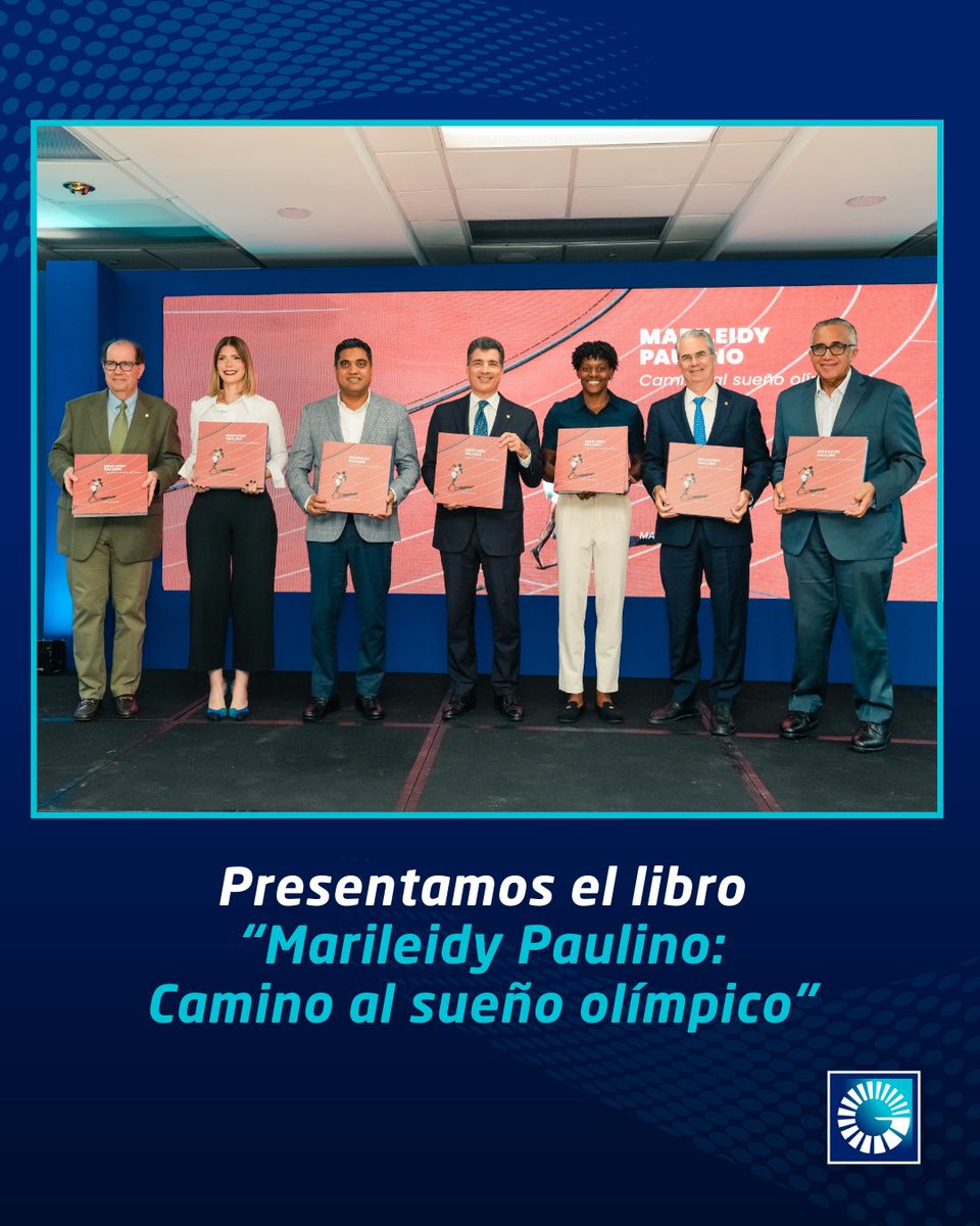 Popularenlinea's tweet photo. Hoy presentamos con gran orgullo el libro “Marileidy Paulino: Camino al sueño olímpico”, una obra de la fotógrafa y gestora cultural María Elena Moré (@MelenaMore), que retrata la disciplina y los logros de nuestra embajadora de marca y principal figura del atletismo dominicano, @Marileidy_P)

La obra recoge momentos íntimos y decisivos en la trayectoria de Marileidy hasta su victoria en los Juegos Olímpicos de París 2024. A través del lente fotográfico de María Elena Moré y el diseño de Elías Roedán, se refleja su esfuerzo, fe y perseverancia, en una historia que inspira a nuevas generaciones, especialmente a las mujeres dominicanas, al demostrar que los sueños se alcanzan con trabajo, convicción y acompañamiento. 

Durante el acto de lanzamiento, nuestro presidente ejecutivo, el señor Christopher Paniagua, expresó que esta obra “honra no solo a una campeona, sino a una mujer que ha trascendido el deporte para convertirse en referente de esperanza y determinación para todos los dominicanos.” 

Con esta publicación reafirmamos nuestro compromiso con la promoción del talento dominicano. Como socio fundador de CRESO (@CRESOrd), respaldamos la formación integral de atletas de alto rendimiento. En el acto estuvieron presentes los señores Felipe Vicini, presidente de CRESO, y Manuel Luna, su director ejecutivo, quienes reiteraron el apoyo de esta organización al desarrollo de los atletas dominicanos. 

Asimismo, estuvo presente el señor Kelvin Cruz, ministro de Deportes, entre otros invitados.

📖 Lee el libro en el enlace de nuestra bio y en nuestra Biblioteca Virtual: https://t.co/wuvbhx4hjE 

#BancoPopularDomincano #TrazosCompartidos #CaminoAlSueñoOlímpico #MarileidyPaulino