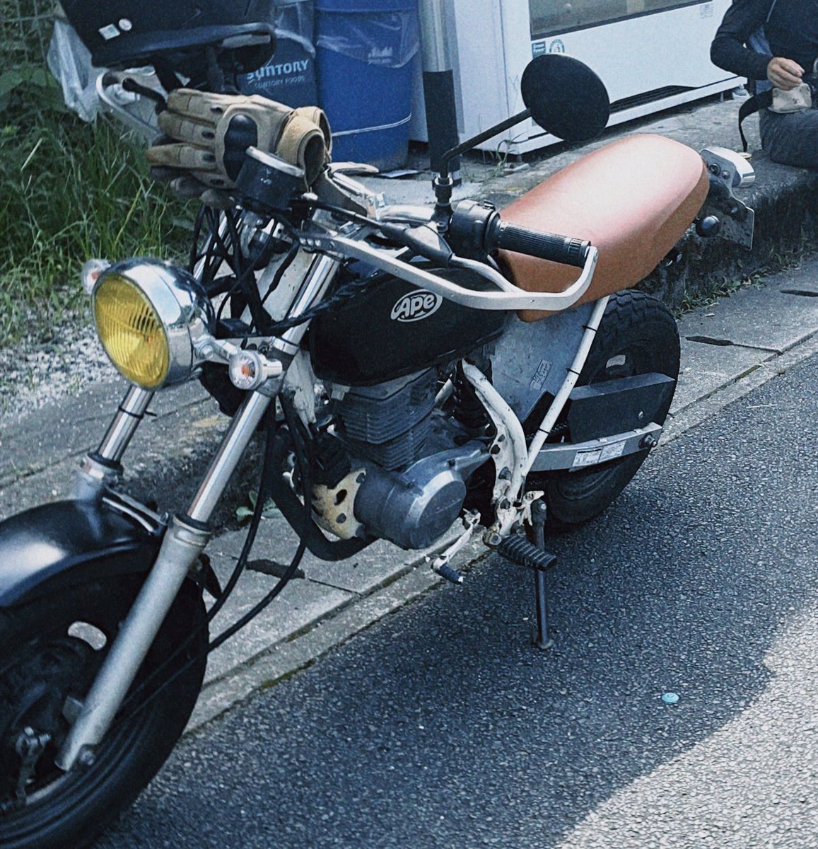 新しいおもちゃを手に入れて試したくて仕方ない可愛いおじいちゃんとナックルガードつけちゃうお茶目な父

これから三年経った今は心做しかほーんのちょっとだけ鬼ハン気味なのは秘密

 #HONDA  #APE #APE80  #ナックルガード #改造されていた中古  #バイク女子  #バイク好きと繋がりたい