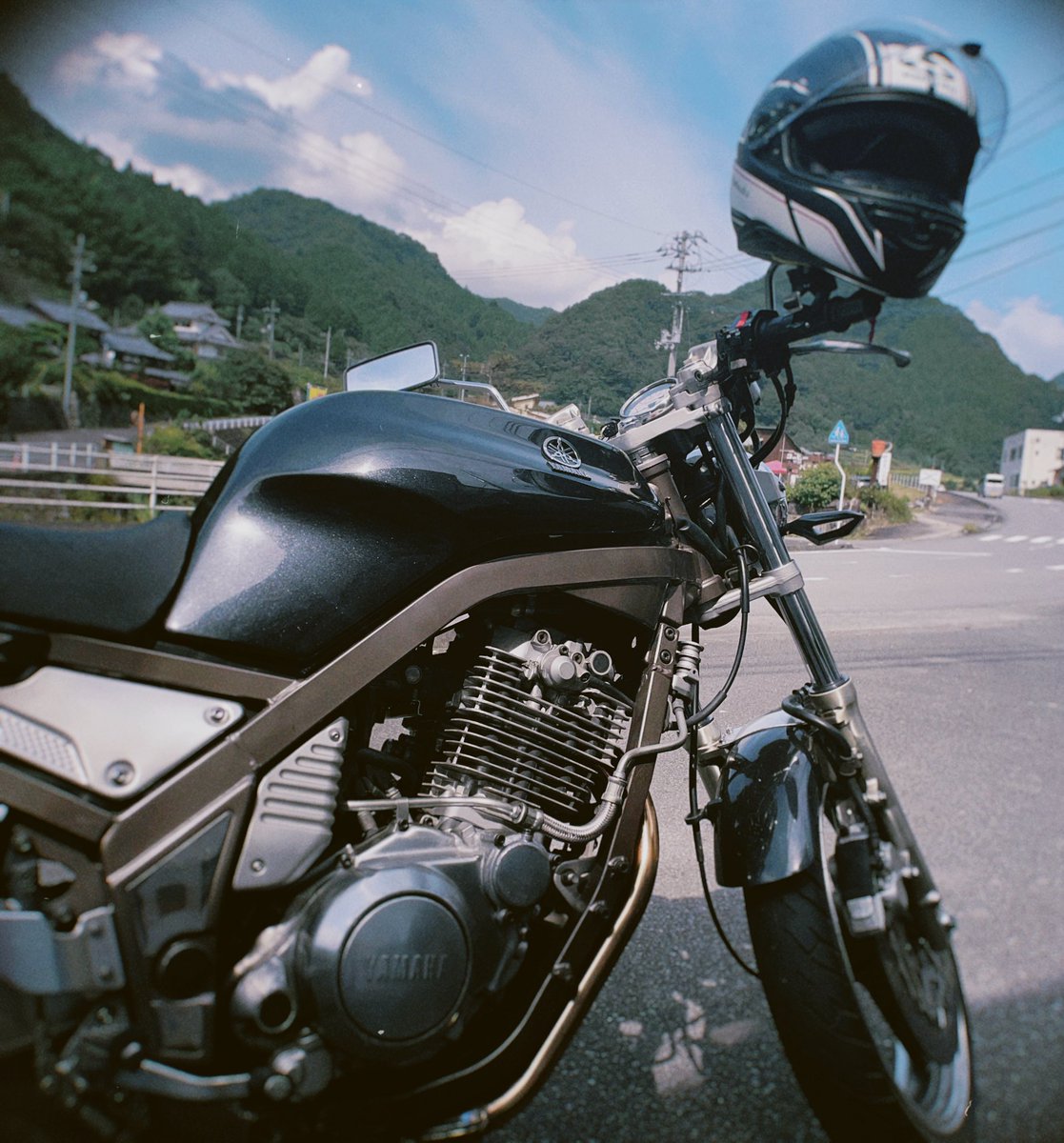「少年時代」が聞こえてくるのは私だけでしょうか

 #srx #srx400 #バイク好きと繋がりたい #バイク女子