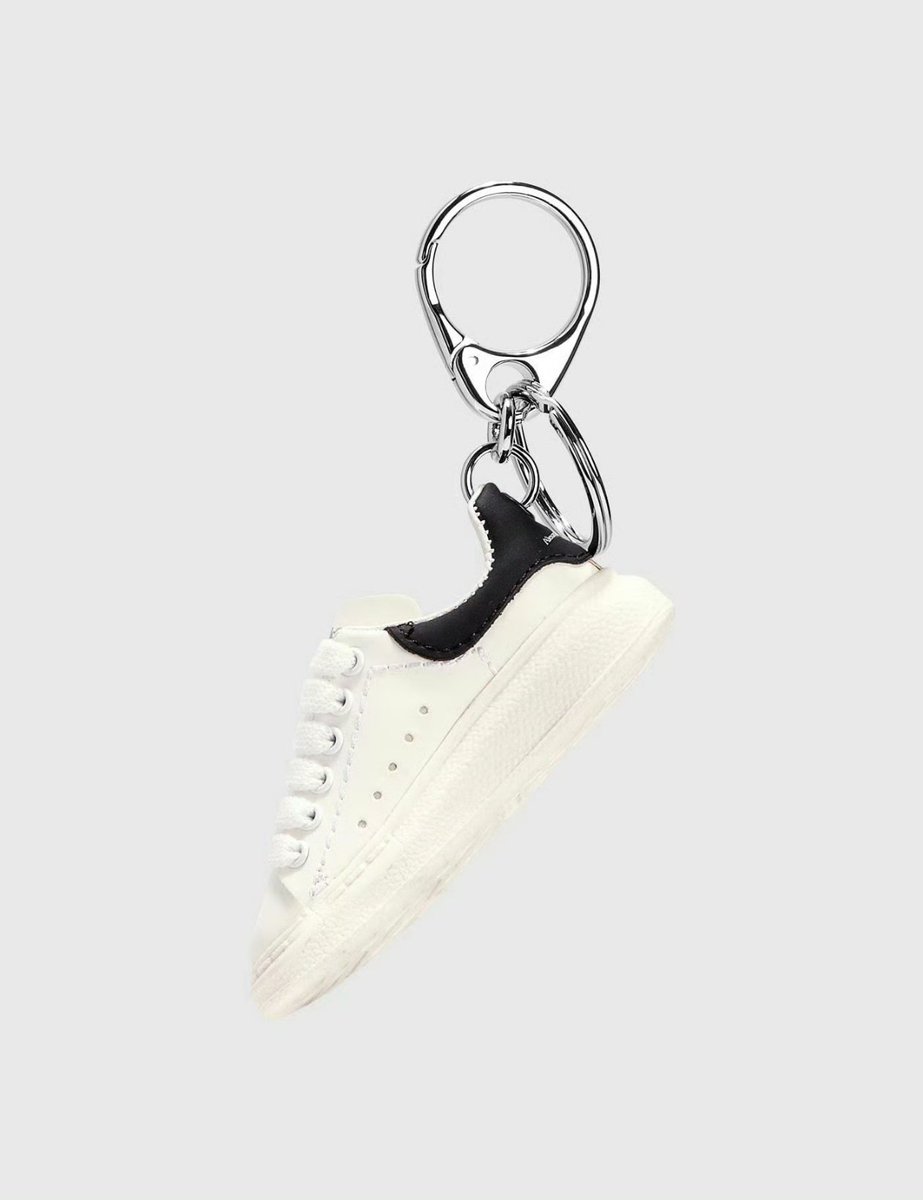 💎Alexander Mcqueen oversize sneaker keychain

#KANGDANIEL
#강다니엘