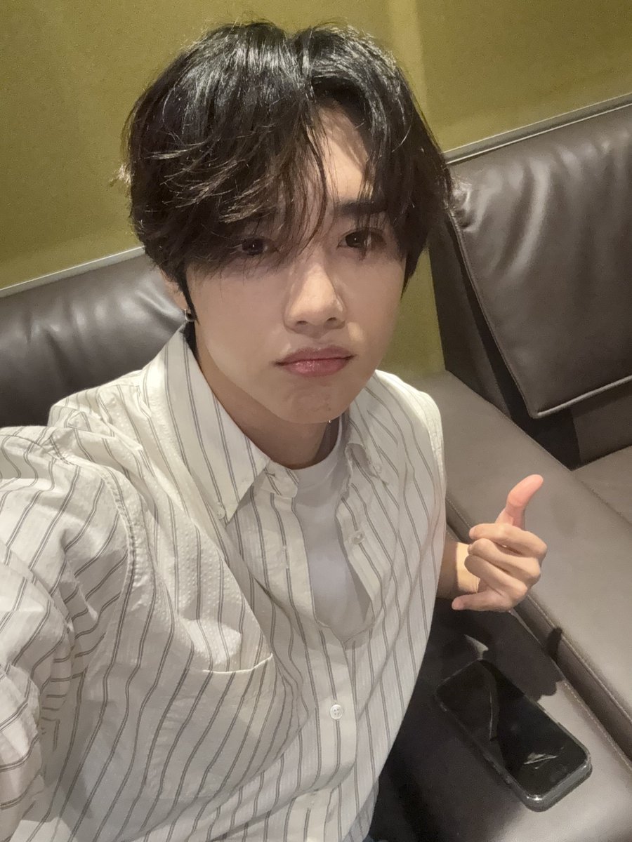 THEBOYZ_officl's tweet photo. [📸] 선우 아이돌 라디오 시즌4 DJ 완료🦝 보고 싶어떤‼️ 떤디를 만나러 오늘 다시 ‘깨어’난 거야👀✨

#THEBOYZ #더보이즈
#SUNWOO #선우 https://t.co/Aw9t8y8CQM
