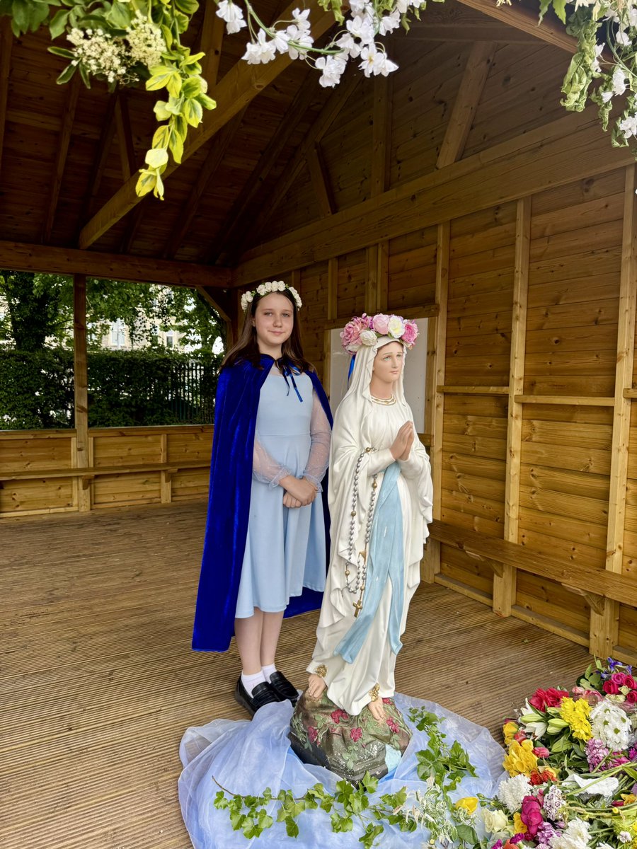 Stpcardiff's tweet photo. A special moment during our May Procession today as our Chair of Chaplaincy crowned Mary, Queen of the Universe, with a beautiful crown of flowers. #MayProcession #MaryOurMother #ChaplaincyLeaders https://t.co/xqVPtKOSc8