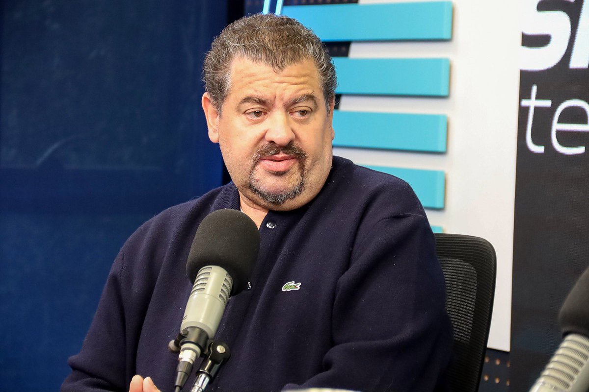🎙️ “En el Campeón del Siglo, Peñarol hizo la peor campaña de su historia. Ahora parece que no se acuerdan pero terminó 63 de 64 entre las dos copas”

🗣️ Flavio Perchman en Convocados por 𝐄𝐥 𝐄𝐬𝐩𝐞𝐜𝐭𝐚𝐝𝐨𝐫 𝐃𝐞𝐩𝐨𝐫𝐭𝐞𝐬

📻 810 AM · 92.5 FM
▶️ youtube.com/live/Q56KcjE80…