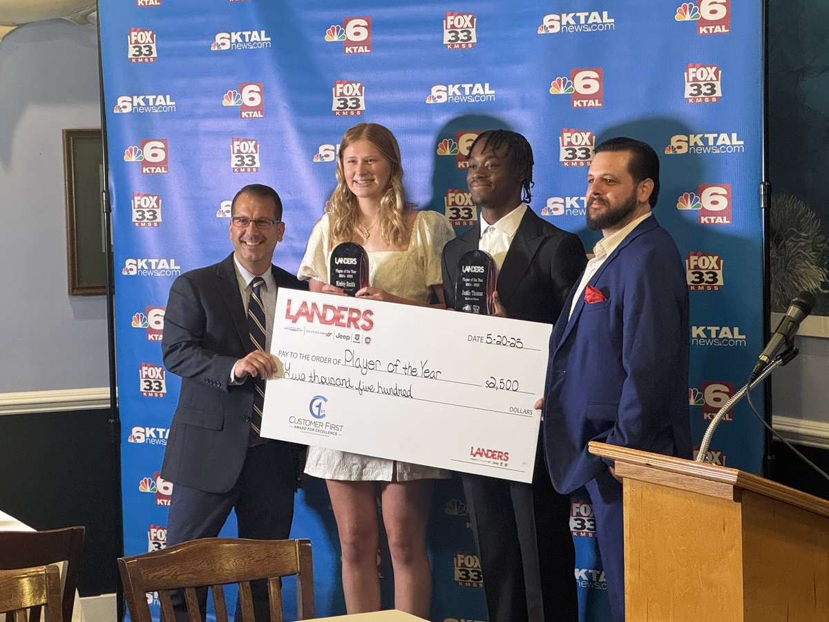 Justin “Champ” Thomas receiving the <a href="/KtalSports/">KTAL Sports</a> athlete of the year scholarship! Thank-you <a href="/TimOwensTV/">Tim Owens</a>!