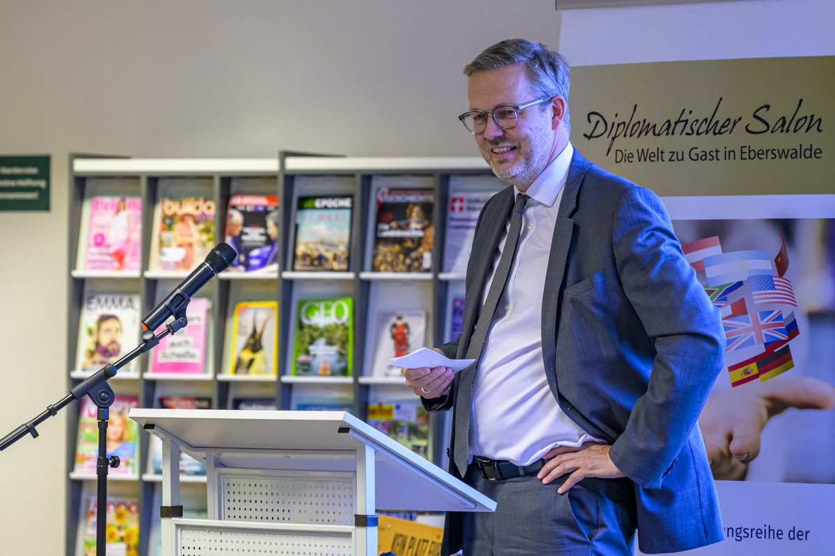 audunnatla's tweet photo. Honored to participate in yesterday´s Diplomatic Salon in Eberswalde in Brandenburg. Thanks to the Hoeck Stiftung and to all guests for kind reception and good discussion on Iceland. Look forward to visiting Eberswalde again! https://t.co/Dfw7qtjJ0O