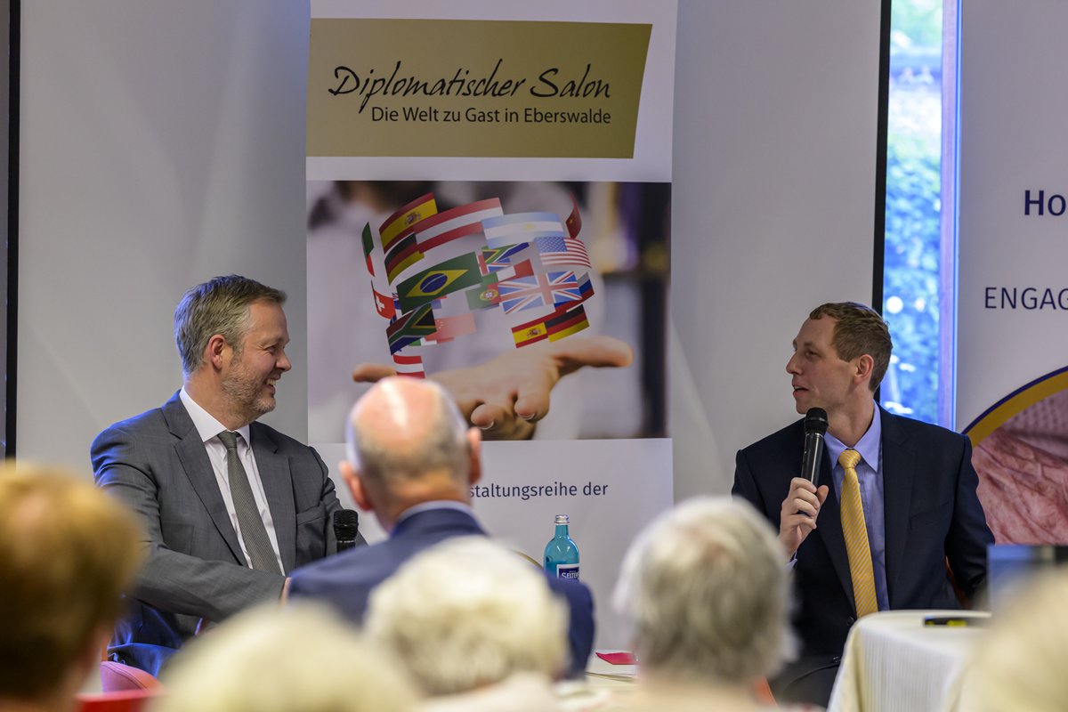 audunnatla's tweet photo. Honored to participate in yesterday´s Diplomatic Salon in Eberswalde in Brandenburg. Thanks to the Hoeck Stiftung and to all guests for kind reception and good discussion on Iceland. Look forward to visiting Eberswalde again! https://t.co/Dfw7qtjJ0O