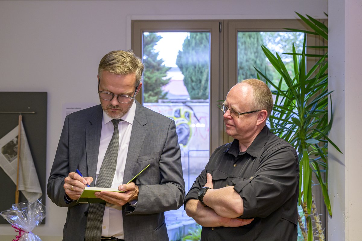 audunnatla's tweet photo. Honored to participate in yesterday´s Diplomatic Salon in Eberswalde in Brandenburg. Thanks to the Hoeck Stiftung and to all guests for kind reception and good discussion on Iceland. Look forward to visiting Eberswalde again! https://t.co/Dfw7qtjJ0O