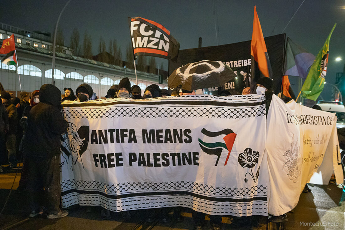 OJAntifa's tweet image. Ante la nueva ofensiva sobre Gaza, mostramos nuestro absoluto rechazo al Estado genocida e ilegítimo de Israel y a sus aliados.
¡Viva Palestina libre! ✊🏽🇵🇸