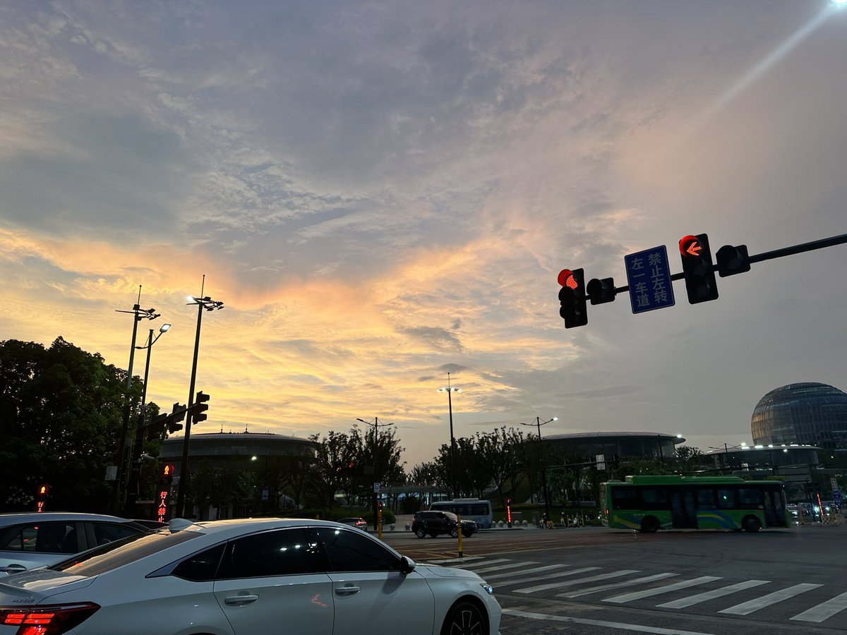 jiunaixin's tweet photo. 还是傍晚风景好 https://t.co/nLAdIlUTUg