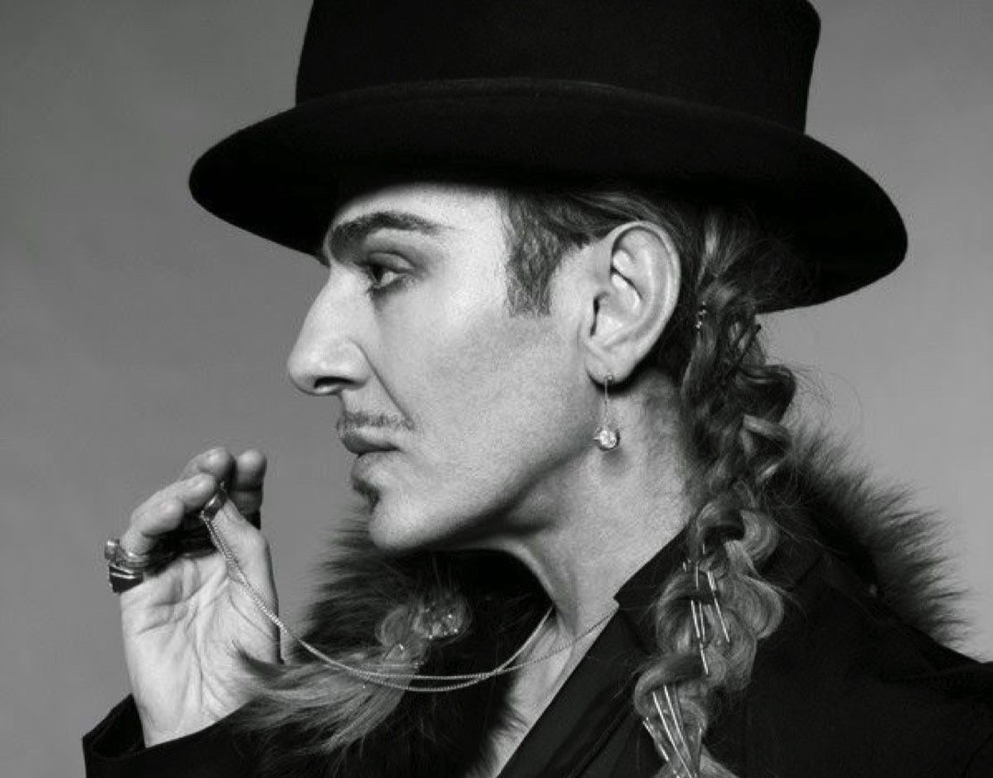 John Galliano

Sevgili Tayfun Güven moda dünyasının asi dahisi; Jhon Galliano hakkında yazdığı  muteşem yazısı ile voxaesthetic.com ‘da yerini aldı✨
Keyifli okumalar🌸
<a href="/VoxAestheticMag/">Vox Aesthetic Dergi</a> 

Yazıya aşağıdaki linkten ulaşabilirsiniz👇🏻

voxaesthetic.com/tr/article?tit…

#johngalliano