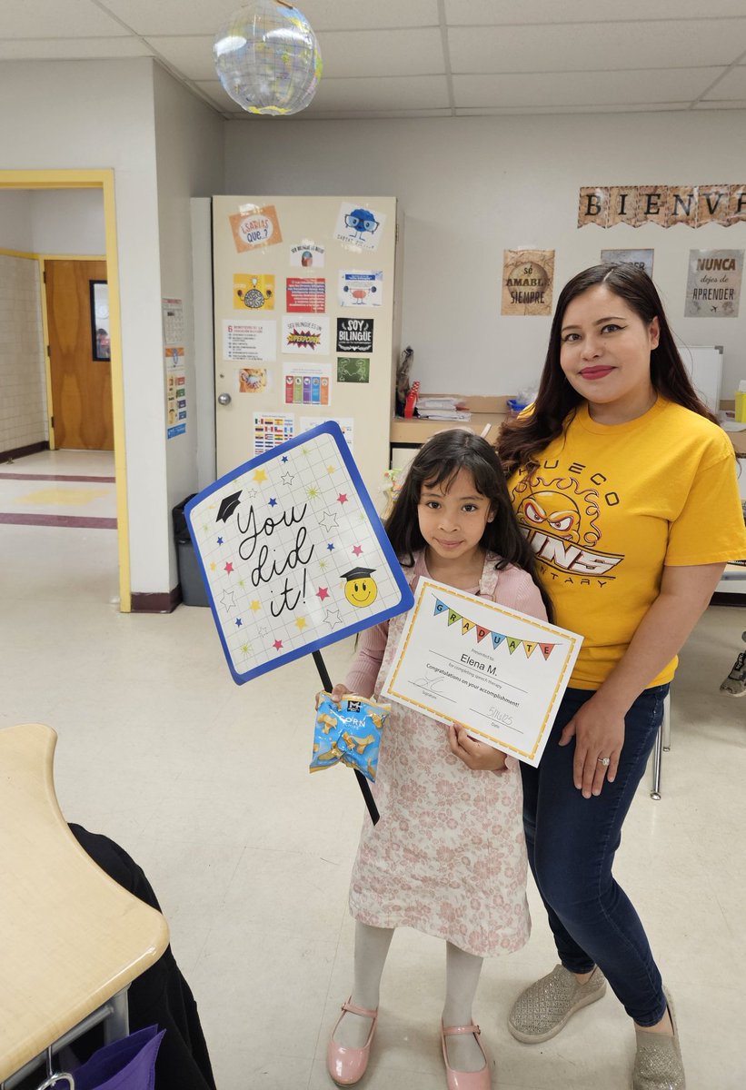 In our classroom, we celebrate every victory! 
¡En nuestra aula celebramos cada victoria! 🎉🎊🙌🏻
<a href="/Hueco_ES/">Greg M Hatch</a> <a href="/ChavezAPHueco/">Elva</a> #ALLIN #Speech #WelcomeToTheSolarSystem