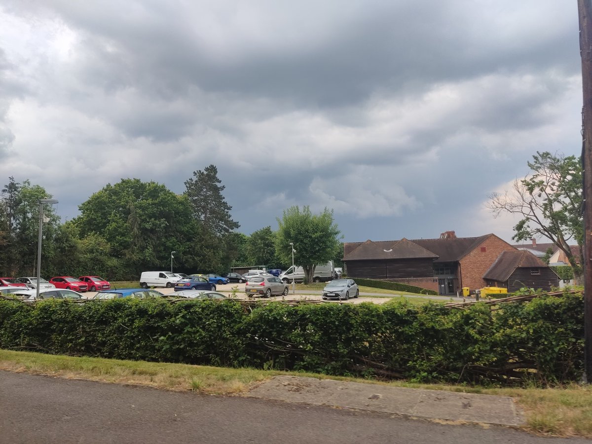 This is the storm which passed over Basingstoke. It almost looks like a shelf cloud was forming.