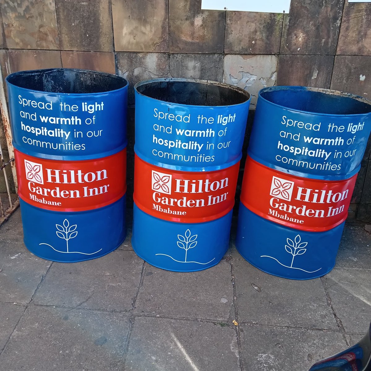 sketchdesign8's tweet photo. Community impact through creativity!
Branded waste bins by Sketch Design &amp; Marketing for Hilton Garden Inn Mbabane  spreading 𝘵𝘩𝘦 𝘭𝘪𝘨𝘩𝘵 𝘢𝘯𝘥 𝘸𝘢𝘳𝘮𝘵𝘩 𝘰𝘧 𝘩𝘰𝘴𝘱𝘪𝘵𝘢𝘭𝘪𝘵𝘺 𝘸𝘩𝘪𝘭𝘦 𝘬𝘦𝘦𝘱𝘪𝘯𝘨 𝘰𝘶𝘳 𝘤𝘪𝘵𝘺 𝘤𝘭𝘦𝘢𝘯! https://t.co/DBPUG7PN1x