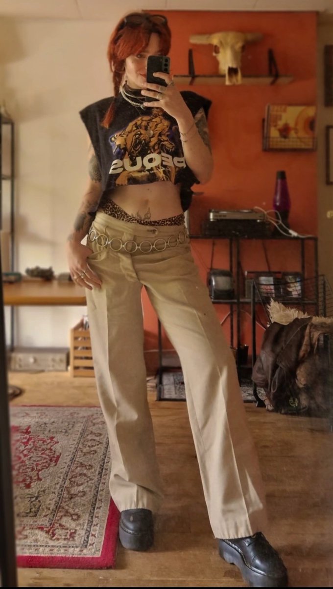 hntrcyrus's tweet photo. I do actually wear clothes sometimes (but I prefer being naked 😉) https://t.co/nP1CJbiFih