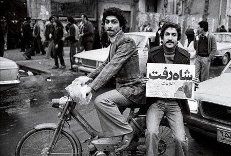 نمره‌های درسی بچه‌ها زیر ۱۰ شده؟ دنبال دلیلید، بفرمایید این هم دلیل:
«سال چهارم، از بخش فلاسفه ایران، غیر از فلاسفه‌ی اسلامی حذف شوند. سال دوم تجربی و ریاضی، فیزیک، مشتقات حذف شود. سال اول، فصل‌های ۶تا۱۱، ۱۶و۱۷ زیست‌شناسی حذف شود، زبان بیگانه کلاس اول، دوم و سوم حذف شود»...
1/18