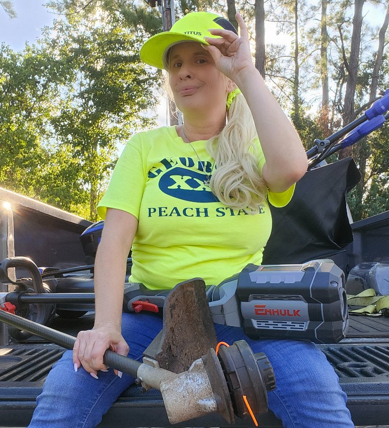 Howdy, y'all! 👷‍♀️ #countrygirl #lawncare