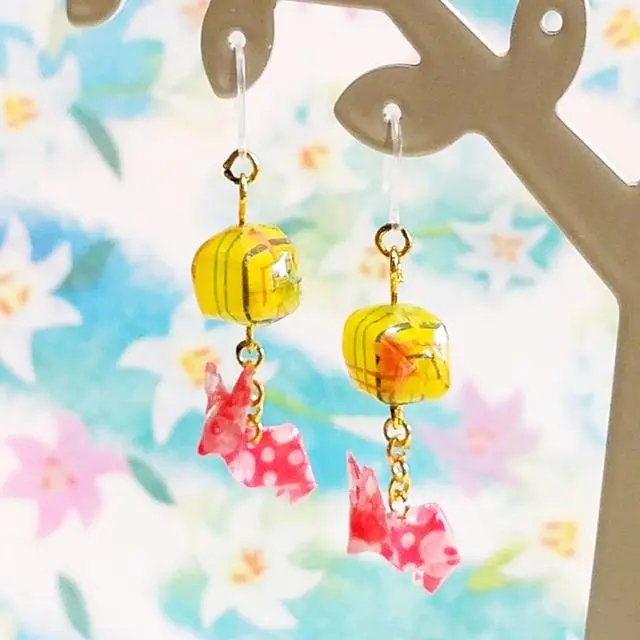jchocola1's tweet photo. 和紙・折り紙のピアス(ﾌｯｸﾀｲﾌﾟ)　はんなりウサギ #minne 
https://t.co/7n8f2xWCGs

#お気に入り していただきました
ありがとうございます

嬉しいです(*^▽^)/★*☆♪

#和紙と折り紙のピアス #和紙 #折り紙

▼コチラも是非▼
J-CHOCOLA'S GALLERY https://t.co/P4rRCjrJg8 https://t.co/NRMTra8HaO