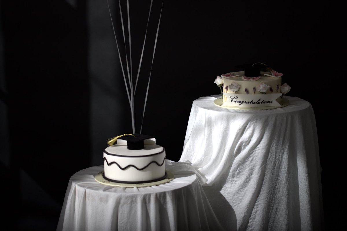 لحظــات التخــرج تستحق نكهة ما تنسى
كيكات حلويات كريم بتصاميم أنيقة تليق بفرحتكم 🤩💛

احجزوا الآن وعيشوا لحظة الإنجاز 🎓