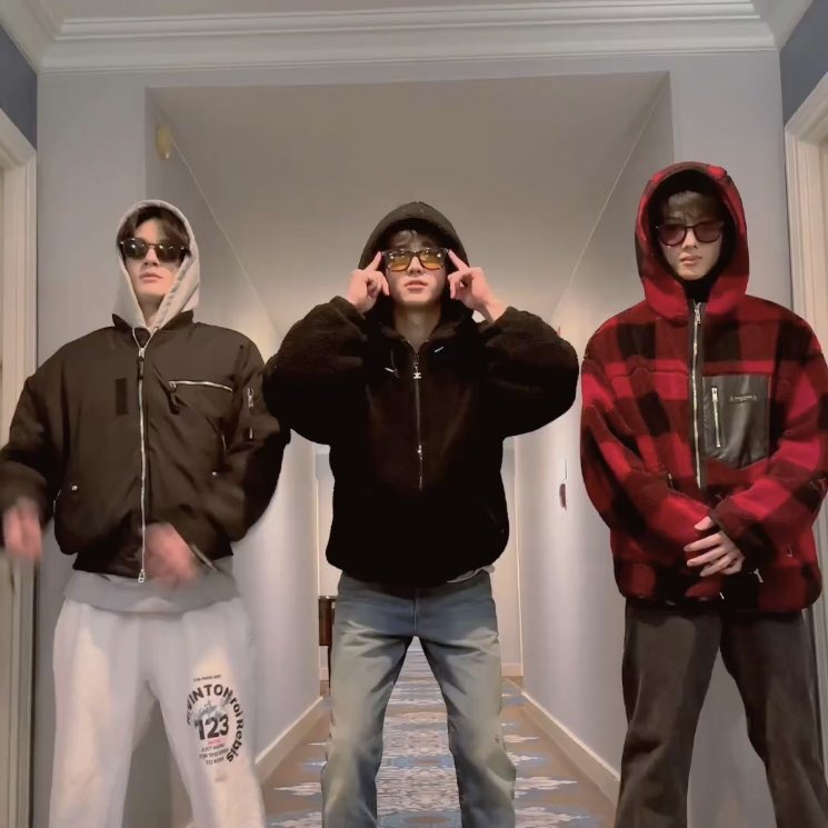 .            เข้าเวร                                    ออกสืบ