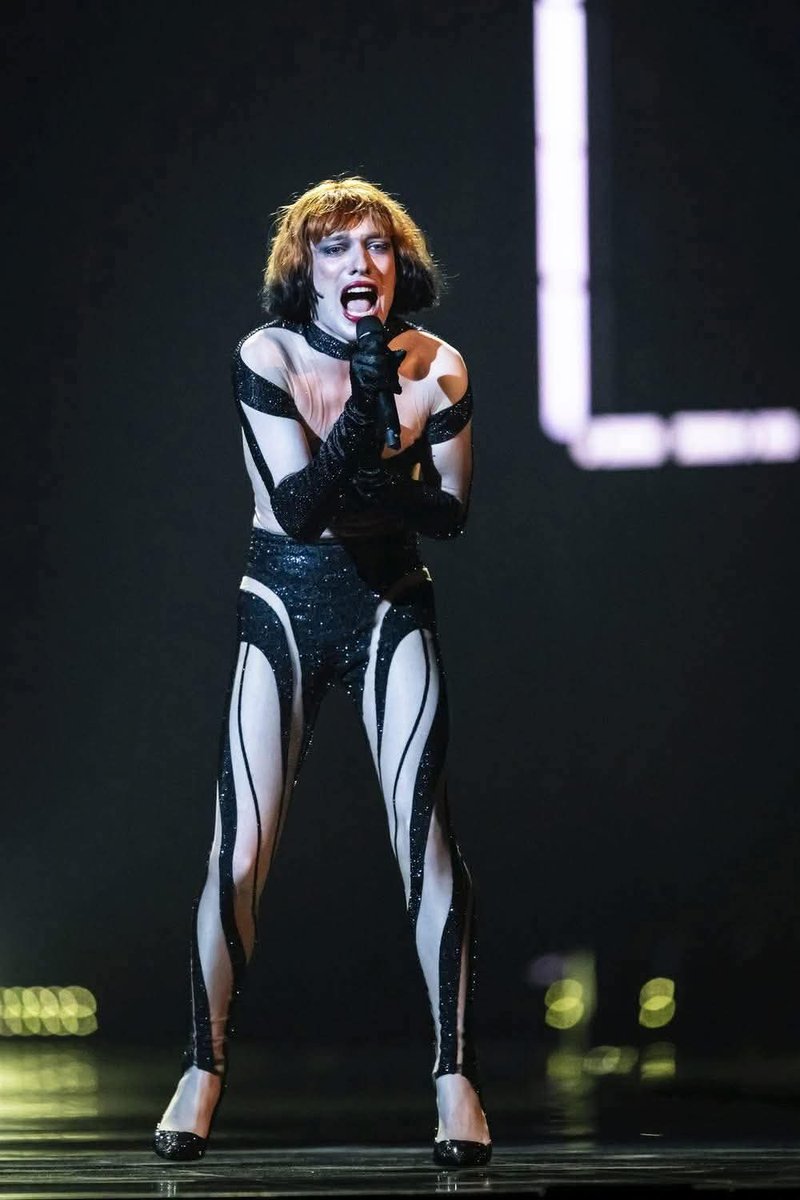 Wenn euch so etwas auf der Straße begegnen würde, was wäre euer erster Gedanke? 

Meiner: Es braucht dringend Hilfe!