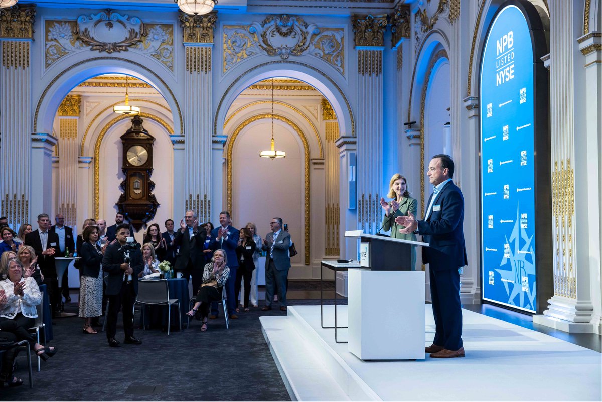 NorthpointeBank's tweet image. What an incredible day on Wall Street! Our team at Northpointe Bank had the honor of ringing the closing bell at the NYSE yesterday — a milestone in our journey to go public.

Photo Credit: @NYSE 

#NorthpointeBank #NYSE #ClosingBell #WeAreNorthpointe #GoingPublic