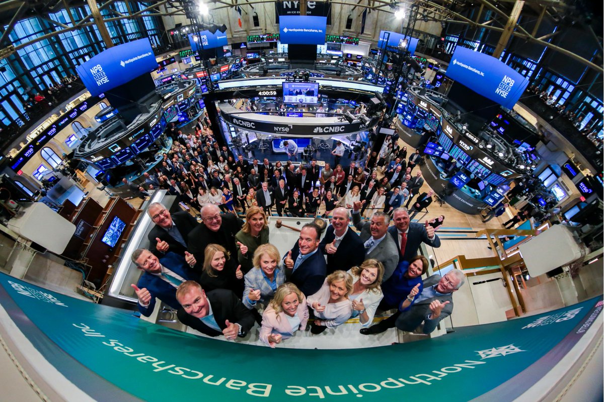 NorthpointeBank's tweet image. What an incredible day on Wall Street! Our team at Northpointe Bank had the honor of ringing the closing bell at the NYSE yesterday — a milestone in our journey to go public.

Photo Credit: @NYSE 

#NorthpointeBank #NYSE #ClosingBell #WeAreNorthpointe #GoingPublic