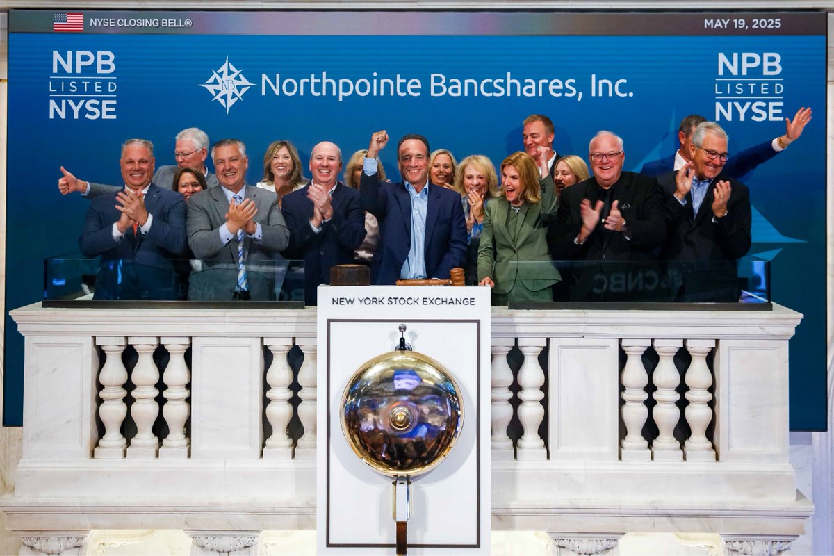 NorthpointeBank's tweet image. What an incredible day on Wall Street! Our team at Northpointe Bank had the honor of ringing the closing bell at the NYSE yesterday — a milestone in our journey to go public.

Photo Credit: @NYSE 

#NorthpointeBank #NYSE #ClosingBell #WeAreNorthpointe #GoingPublic